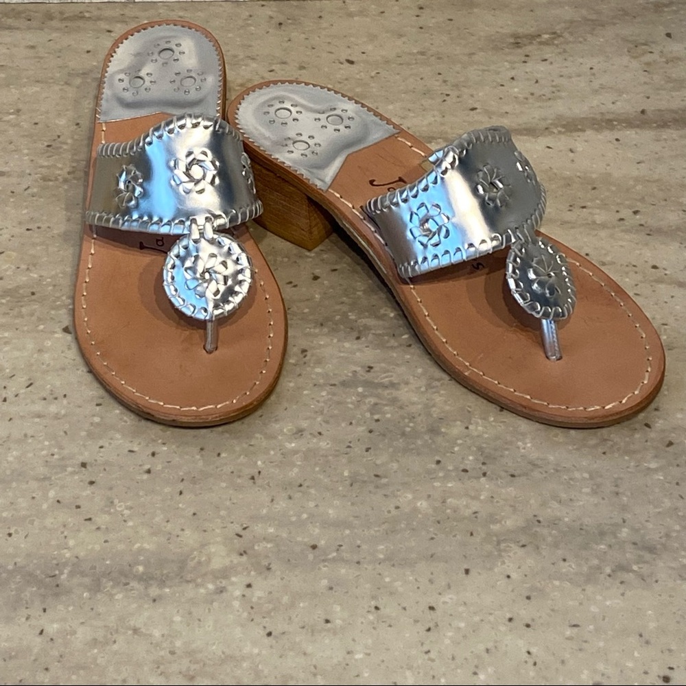 JACK ROGERS Hamptons Block Heel Sandal Sz 8M in Silver / Platinum EUC